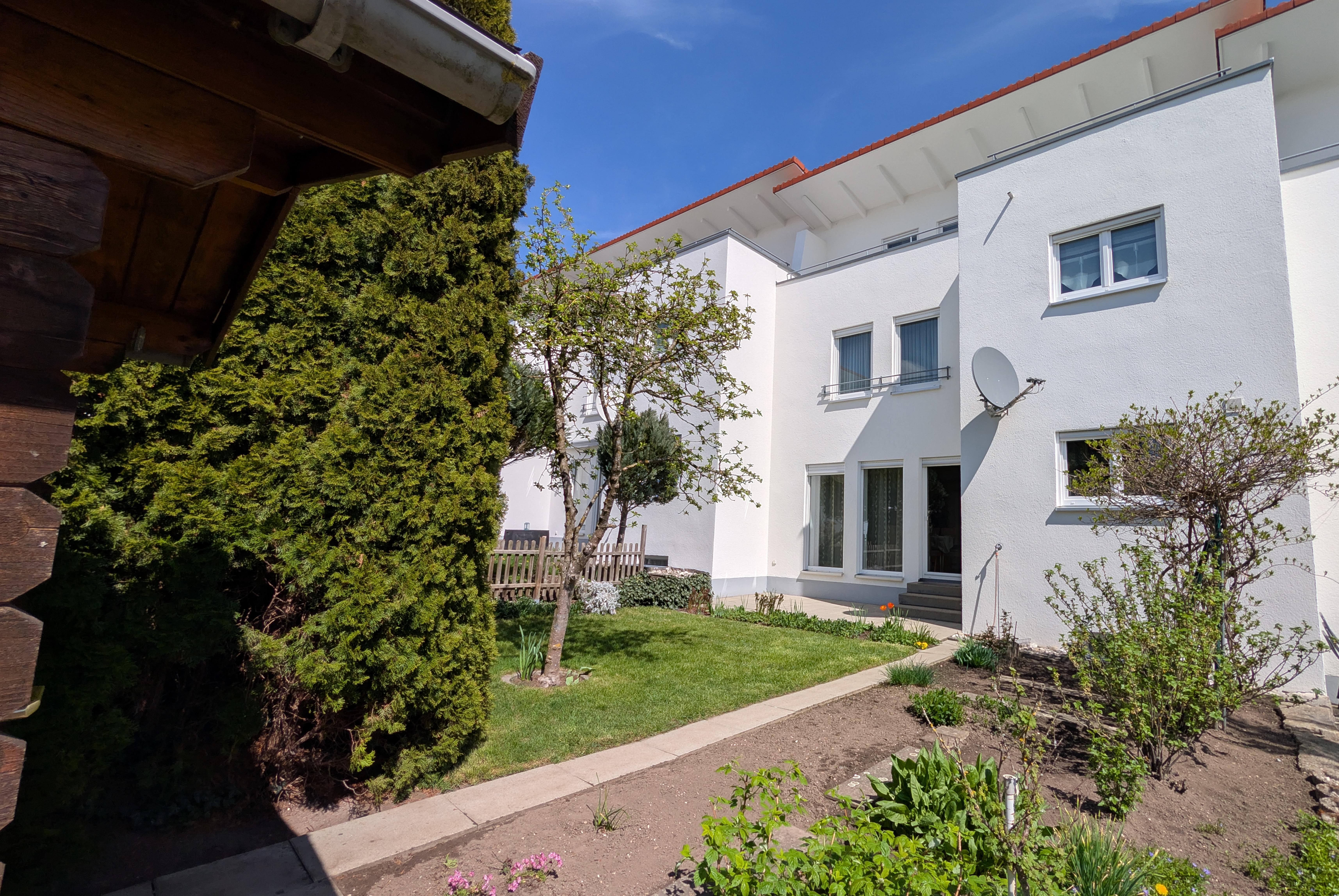 Gartenansicht und Terrasse